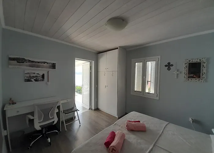 The Blue Door Ληξούρι