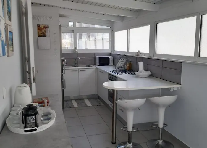 The Blue Door * Ληξούρι